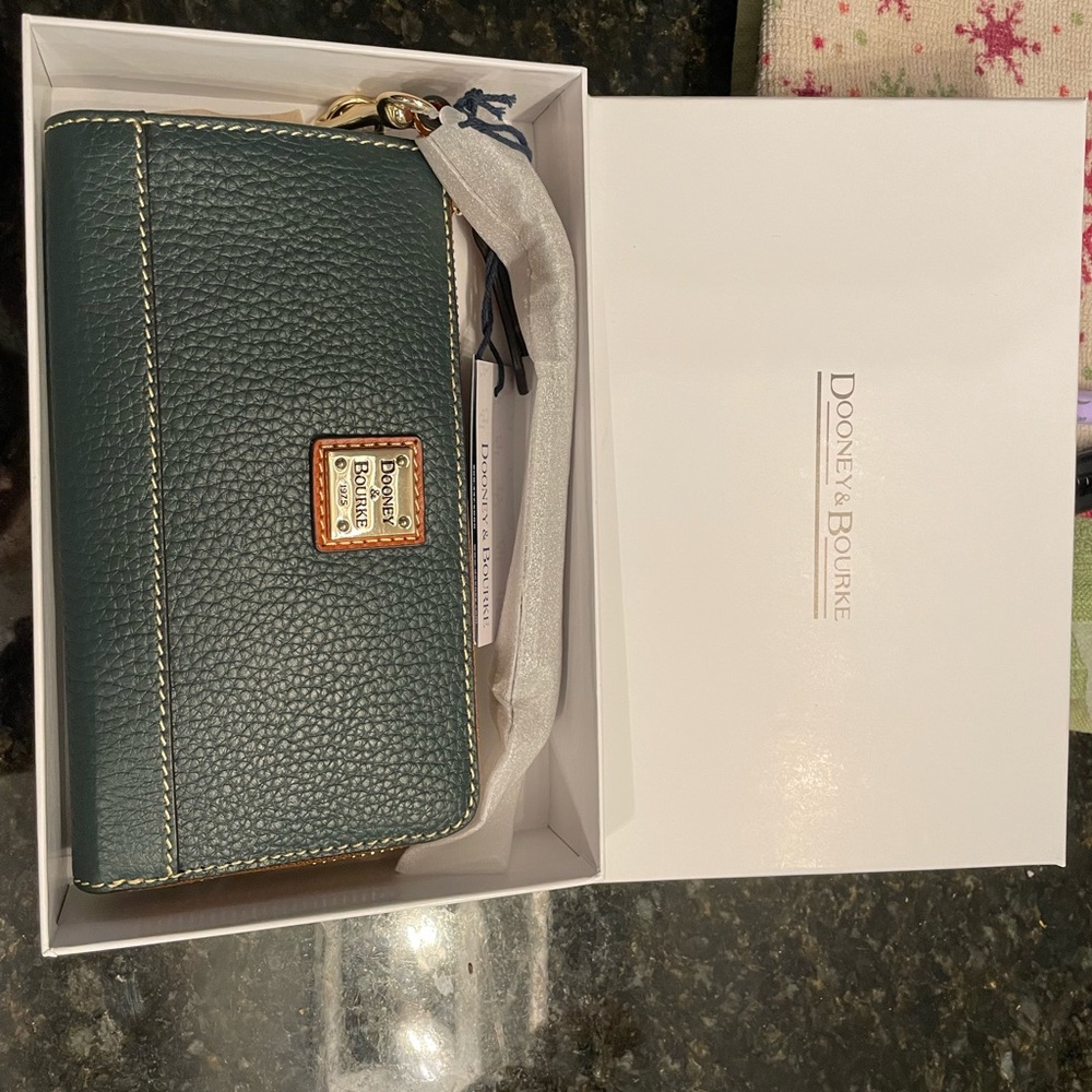 Dooney & Bourke NIB Pebbled Leather Folded Zip Wristlet